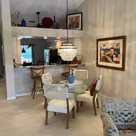 Well-Appointed Condo Beautifully Furnished